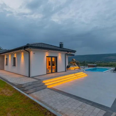 فيلة Dalmatia Near Imotski And Makarska Grubine